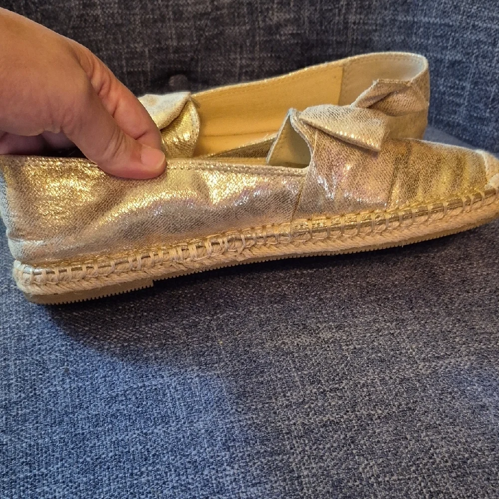Bandolino Metallic Gold Flats with Bow - Picture 6 of 10